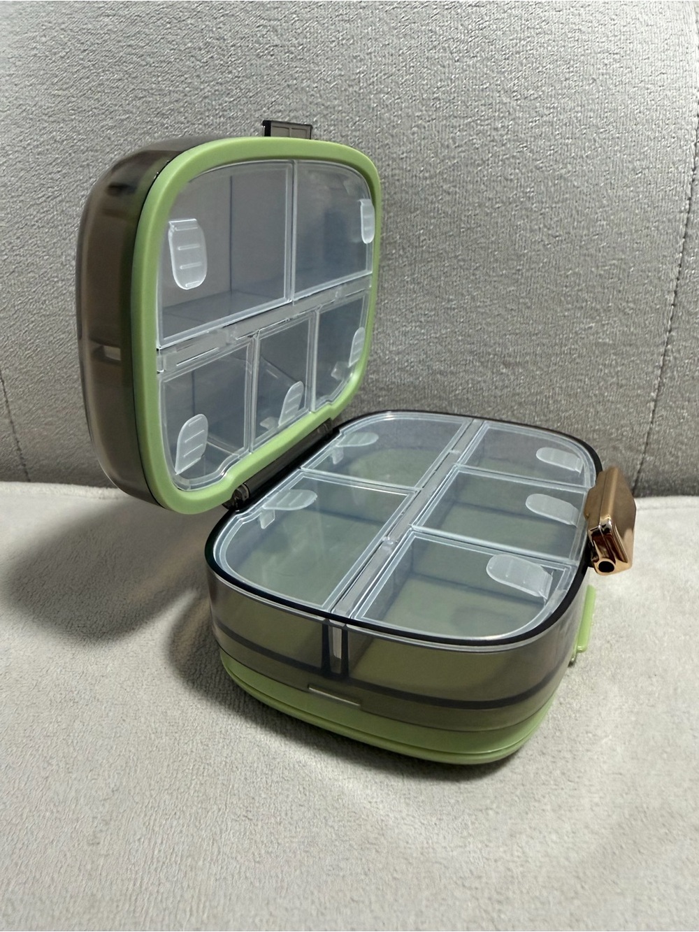 Green Stackable Food Storage Container with Secure Clip - Picture 9 of 16